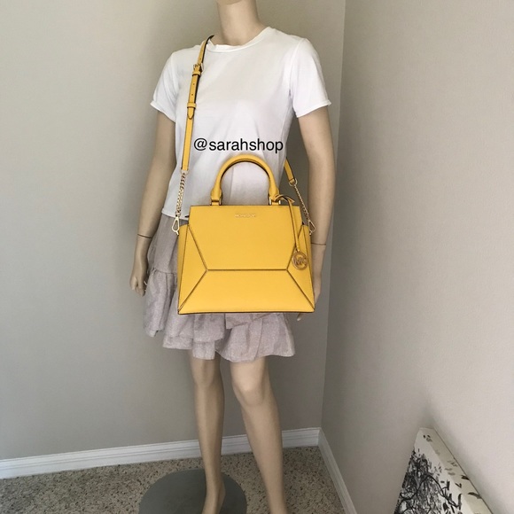 🌼Michael Kors Purse - Picture 6 of 11
